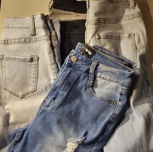 4 Pairs of Fashion Nova Jeans Size 7 Med Wash, Light Wash, Black & Gray